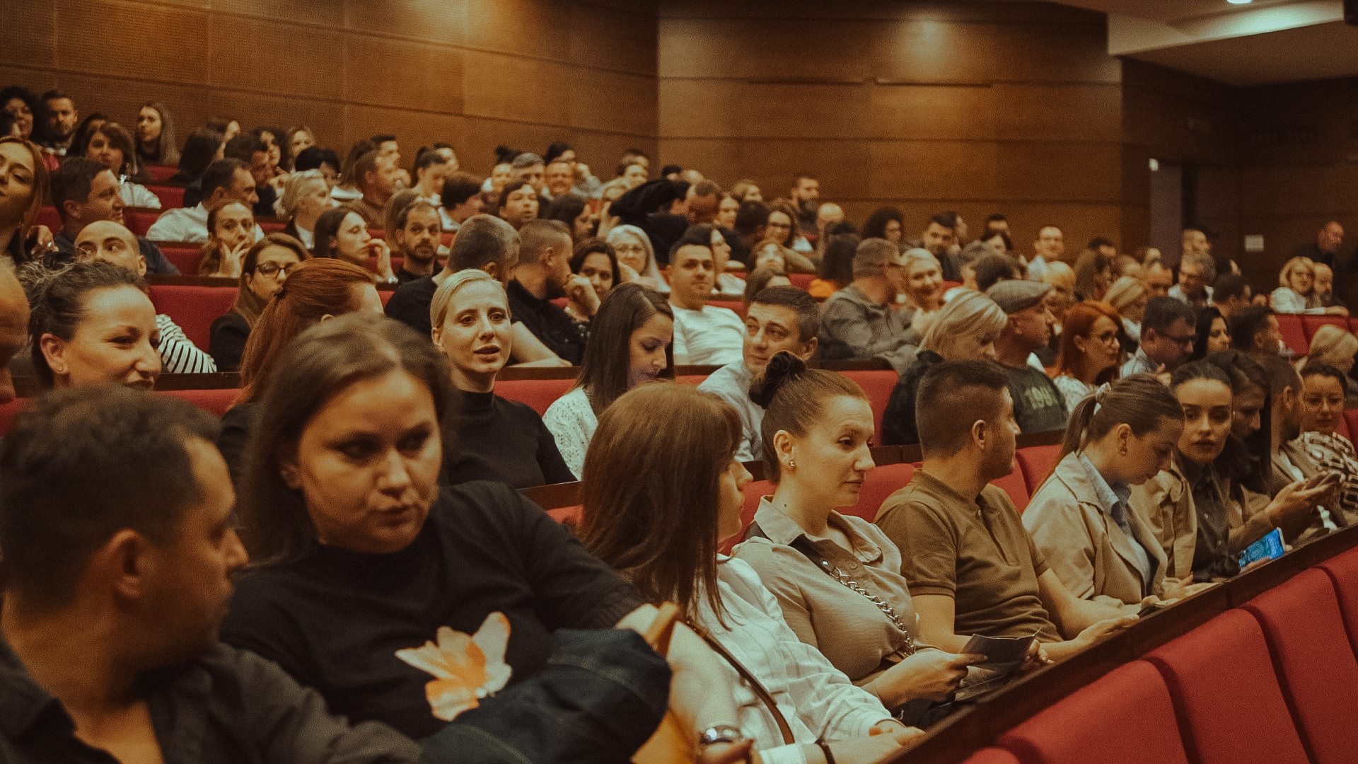 ОД 200 НА 300 ДЕНАРИ Е ПОКАЧЕНА ЦЕНАТА НА БИЛЕТОТ ВО ВЕЛЕШКИОТ ТЕАТАР