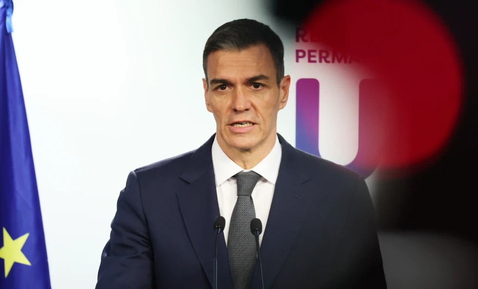 СИ ИГРАТЕ РУСКИ РУЛЕТ СО ЖИВОТИТЕ НА МИЛИОНИ ЛУЃЕ, ШПАНИЈА НЕ ВЕРУВА ВО РЕШАВАЊЕ ПРОБЛЕМИ СО БОМБИ, МУ КАЖА ПРЕМИЕРОТ САНЧЕС НА ТРАМП