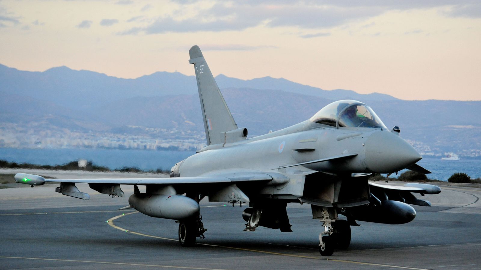 БРИТАНСКА ВОЕНА БАЗА НА КИПАР НАПАДНАТА СО ДРОН, ПРЕДИЗВИКАНА МИНИМАЛНА ШТЕТА