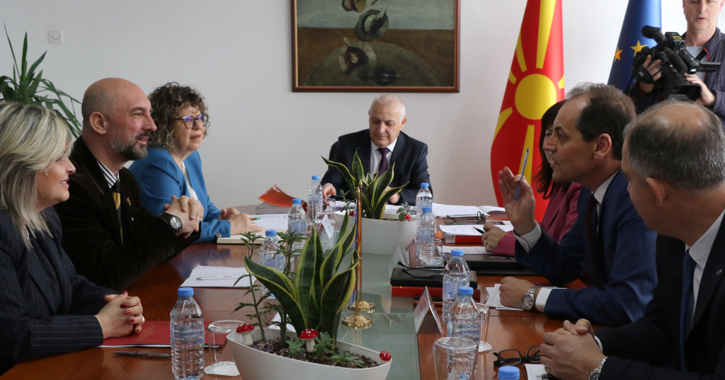 ОТВОРИВТЕ ВРАТА ОБВИНЕТИ СЛОБОДНО ДА МАВААТ ПО ОБВИНИТЕЛИТЕ, РЕАГИРА ОБВИНИТЕЛКАТА ЛЕНЧЕ РИСТОСКА ОТКАКО СОВЕТОТ ОДЛУЧИ ДЕКА КВАЛИФИКАЦИИТЕ ОД ПРЕМИЕРОТ НЕ БИЛЕ ПРИТИСОК ВРЗ НЕЈЗИНАТА РАБОТА ОТВОРИВТЕ ВРАТА ОБВИНЕТИ СЛОБОДНО ДА МАВААТ ПО ОБВИНИТЕЛИТЕ, РЕАГИРА ОБВИНИТЕЛКАТА ЛЕНЧЕ РИСТОСКА ОТКАКО СОВЕТОТ ОДЛУЧИ ДЕКА КВАЛИФИКАЦИИТЕ ОД ПРЕМИЕРОТ НЕ БИЛЕ ПРИТИСОК ВРЗ НЕЈЗИНАТА РАБОТА