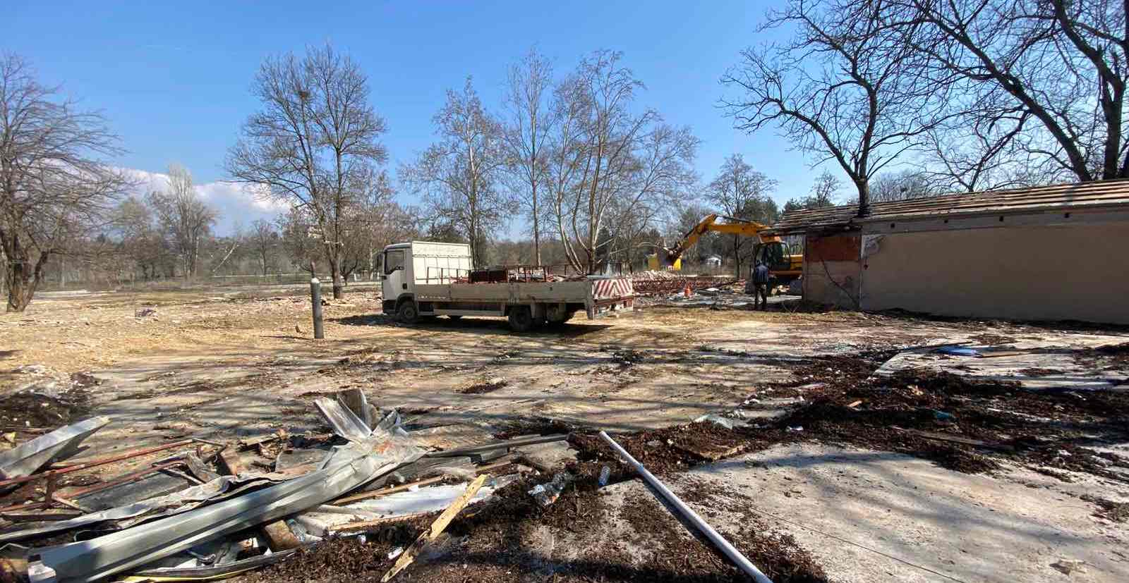УРНАТИ СИТЕ ЛЕТНИ ДИСКОТЕКИ ЗАРАДИ ИЗГРАДБА НА ЛУНАПАРКОТ ВО СКОПЈЕ