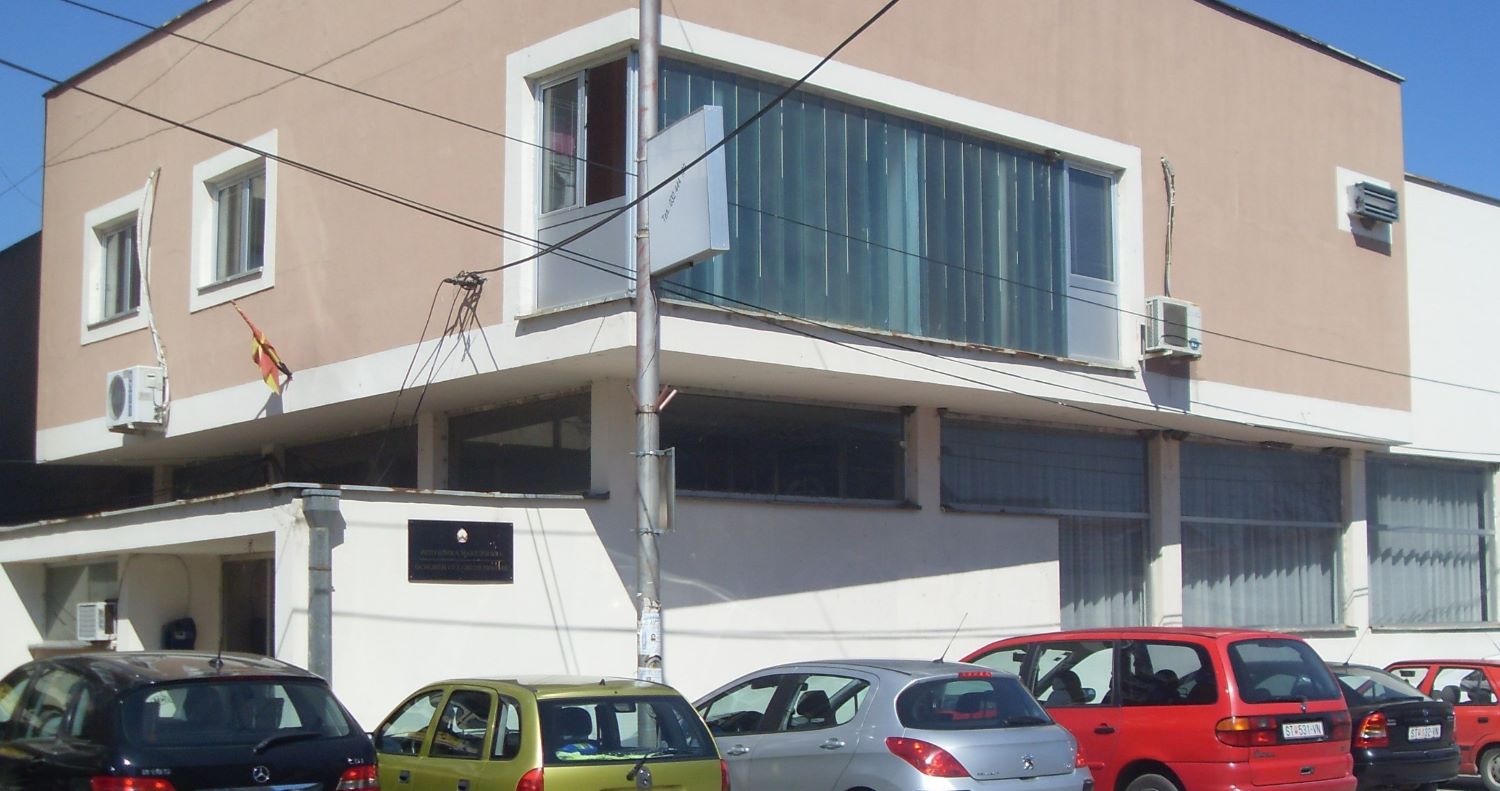 ЕДНА ГОДИНА ЗАТВОР ЗА 21-ГОДИШНИКОТ КОЈ ЈА ПРЕТЕПА БРЕМЕНАТА ДЕВОЈКА, ПА ЈА ОСВЕСТУВАЛ СО ЛАДНА ВОДА ЗА ПАК ДА ЈА ТЕПА