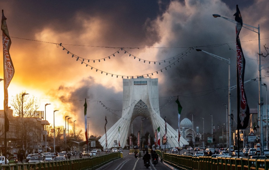 САД ВЕЛАТ ДЕКА ЈА УНИШТИЛЕ ЦЕЛАТА ИРАНСКА МОРНАРИЦА, ДОСЕГА УБИЕНИ НАД 1.000 ЦИВИЛИ ВО ИРАН