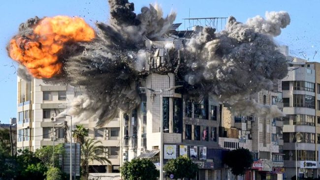 САД СÈ УШТЕ НЕ ПОЧНАЛЕ ДА ГО УНИШТУВААТ ОНА ШТО ОСТАНАЛО ОД ИРАН, КАЖА ТРАМП