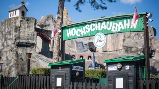 ПЕТМИНА ПОВРЕДЕНИ ПРИ ИЗЛЕТУВАЊЕ НА ВАГОН НА РОЛЕРКОСТЕР ВО ЗАБАВНИОТ ПАРК ПРАТЕР ВО ВИЕНА