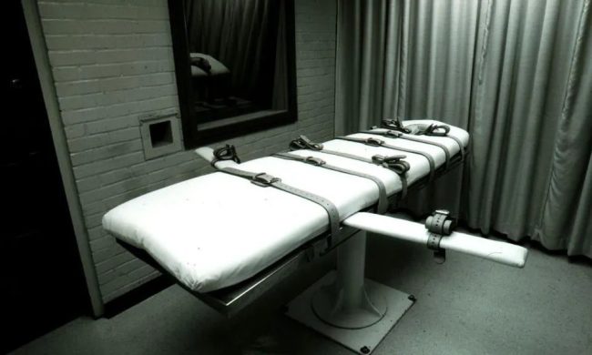 ВЛАДАТА НА ТРАМП ВОВЕДЕ СМРТНИ КАЗНИ СО СТРЕЛАЊЕ И ЕЛЕКТРИЧЕН СТОЛ