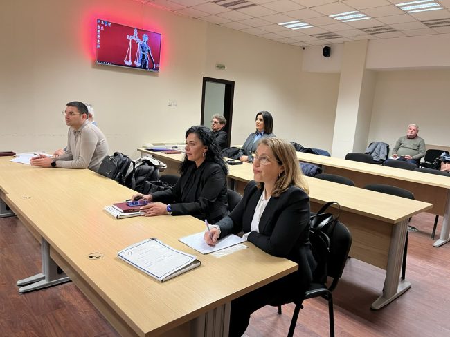 ОБВИНЕТА ВРАБОТЕНА ВО ТЕЦ „НЕГОТИНО“ НА БИВШИОТ ДИРЕКТОР МУ ИСПРАЌАЛА ТЕНДЕРСКА ДОКУМЕНТАЦИЈА ЗА НАБАВКА НА МАЗУТ, МУ ГО СЛИКАЛА И БРОЈОТ НА ИНСПЕКТОРКАТА ОД МВР КОЈА ОТВОРИЛА ИСТРАГА ЗА СЛУЧАЈОТ „АДИТИВ“