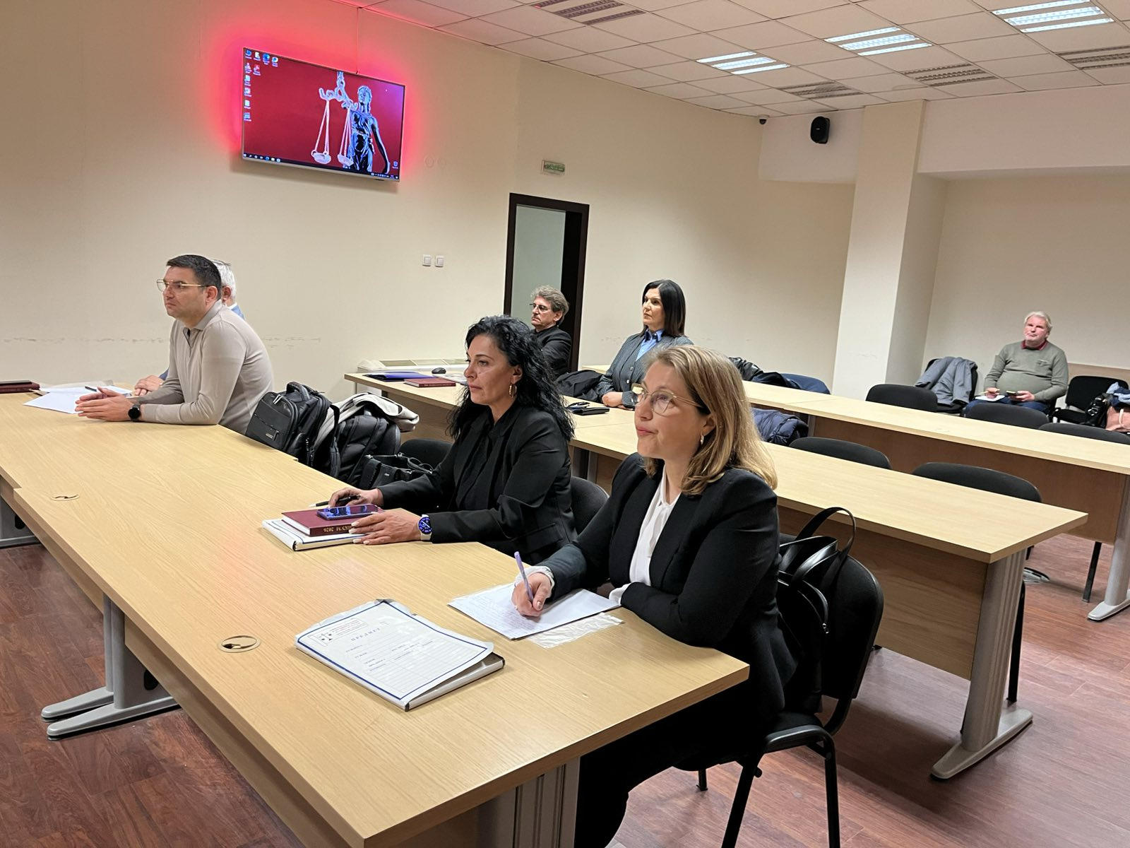 ОБВИНЕТА ВРАБОТЕНА ВО ТЕЦ „НЕГОТИНО“ НА БИВШИОТ ДИРЕКТОР МУ ИСПРАЌАЛА ТЕНДЕРСКА ДОКУМЕНТАЦИЈА ЗА НАБАВКА НА МАЗУТ, МУ ГО СЛИКАЛА И БРОЈОТ НА ИНСПЕКТОРКАТА ОД МВР КОЈА ОТВОРИЛА ИСТРАГА ЗА СЛУЧАЈОТ „АДИТИВ“