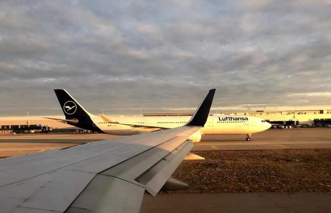 ГЕРМАНСКАТА „ЛУФТХАНЗА“ ТРАЈНО ПРИЗЕМЈУВА 27 АВИОНИ ПОРАДИ ВИСОКИТЕ ЦЕНИ НА ГОРИВОТО И СЕРИЈАТА ШТРАЈКОВИ