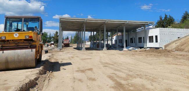 ИЗГРАДЕНИ 60 ОТСТО ОД ГРАНИЧНИОТ ПРЕМИН МАРКОВА НОГА НА МАКЕДОНСКАТА СТРАНА ВО ПРЕСПА, НА ГРЧКАТА УШТЕ СТОИ ЛИВАДА