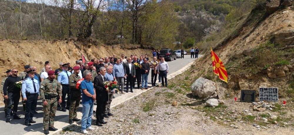 И ПО 25 ГОДИНИ НЕМА ДОСТОЕН СПОМЕНИК ЗА ОСУМТЕ БРАНИТЕЛИ УБИЕНИ КАЈ ВЕЈЦЕ ВО ВОЈНАТА 2001