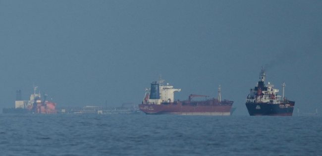 САД ЌЕ ГИ БЛОКИРААТ ИРАНСКИТЕ ПРИСТАНИШТА, ЦЕНАТА НА НАФТАТА СКОКНА ЗА 7 ОТСТО