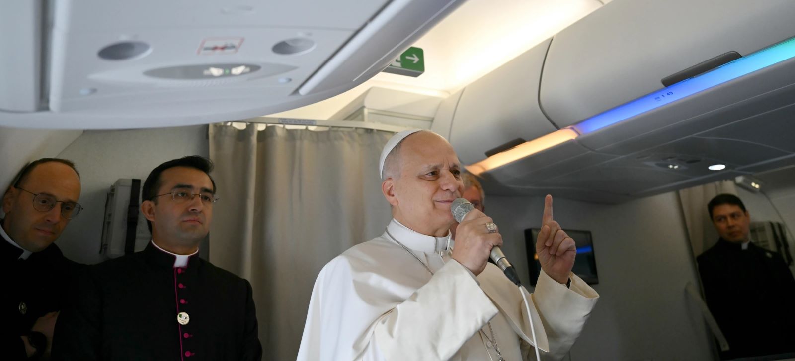 ПАПАТА ЛАВ РЕЧЕ ДЕКА НЕ СЕ ПЛАШИ ОД ТРАМП, КОЈ ГО НАПАДНА ОТИ ПОВИКА НА МИР СО ИРАН