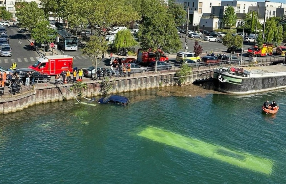 ЖЕНА КОЈА БИЛА НА ОБУКА ЗА ВОЗАЧ ПАДНА СО АВТОБУСОТ ВО СЕНА БЛИЗУ ПАРИЗ