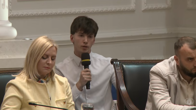 ВО БИТОЛА НЕМА НАСТАВА ОТИ НЕМА ПАРНО, СТУДЕНТИ ОД ШТИП ОДАТ НА ПРАКСА ВО СКОПЈЕ, ИМА ОГРОМНИ РАЗЛИКИ ВО ФИНАНСИРАЊЕТО НА УНИВЕРЗИТЕТИТЕ, РЕЧЕ СТУДЕНТОТ НИКОЛОВСКИ ВО ВЛАДАТА