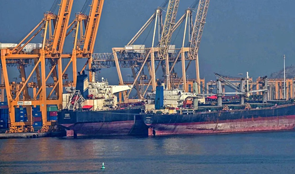 ГОЛЕМ УДАР ЗА НАФТЕНИОТ КАРТЕЛ ОПЕК, ОАЕ ИЗЛЕГУВААТ ОД ЧЛЕНСТВОТО