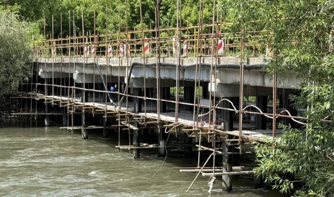 ДЕСЕТ МЕСЕЦИ ПО НАЈАВАТА НИТУ Е САНИРАН ПОСТОЈНИОТ, НИТУ Е ИЗГРАДЕН НОВ МОСТ НА ВАРДАР КАЈ БАШИНО СЕЛО БЛИЗУ ВЕЛЕС