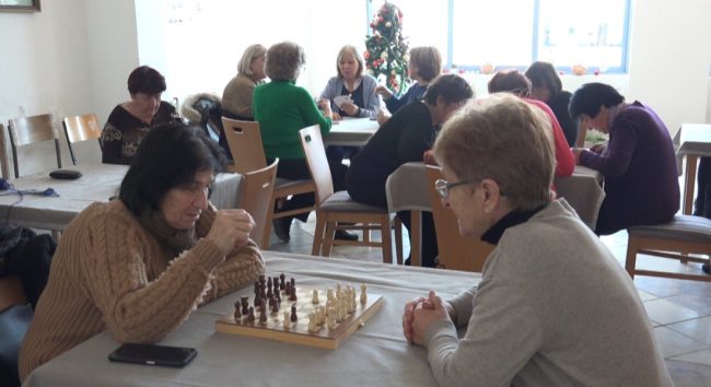 ТУКА СЕ ОСЕЌАМЕ ПОМЛАДИ, ВЕЛАТ ЖЕНИТЕ ВО ЕДИНСТВЕНИОТ СЕЛСКИ ЦЕНТАР ЗА АКТИВНО СТАРЕЕЊЕ ВО ТУРНОВО