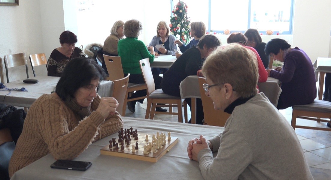 ТУКА СЕ ОСЕЌАМЕ ПОМЛАДИ, ВЕЛАТ ЖЕНИТЕ ВО ЕДИНСТВЕНИОТ СЕЛСКИ ЦЕНТАР ЗА АКТИВНО СТАРЕЕЊЕ ВО ТУРНОВО