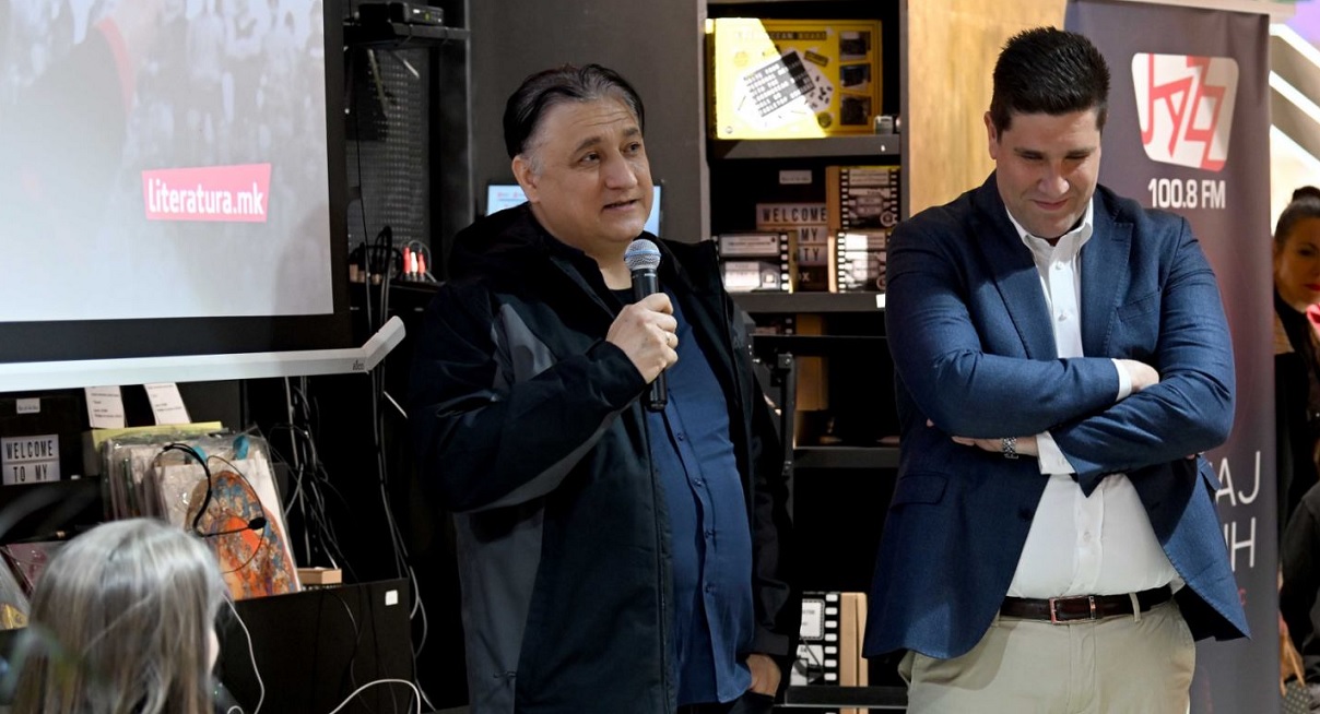 СО ВАСЕ БЕВМЕ СТРАВ И ТРЕПЕТ ВО ЈУГОСЛОВЕНСКОТО ПРВЕНСТВО, СЕ РАСПЛАКА ДАРКО ПАНЧЕВ НА ПРОМОЦИЈАТА НА КНИГАТА ЗА ВАСИЛ РИНГОВ