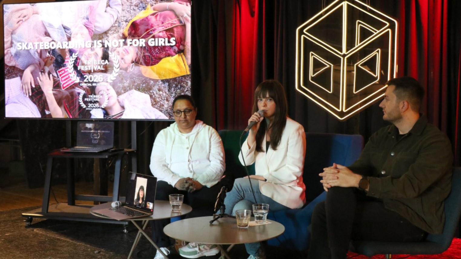 „СКЕЈТАЊЕТО НЕ Е ЗА ДЕВОЈЧИЊА“ НА ДИНА ДУМА ЌЕ ИМА СВЕТСКА ПРЕМИЕРА НА ФЕСТИВАЛОТ ТРАЈБЕКА ВО ЊУЈОРК, МАКЕДОНСКАТА Е ВО СЕПТЕМВРИ