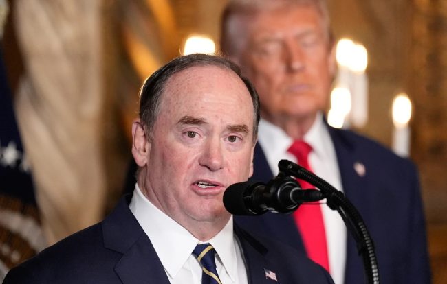 СМЕНЕТ ШЕФОТ НА АМЕРИКАНСКАТА МОРНАРИЦА