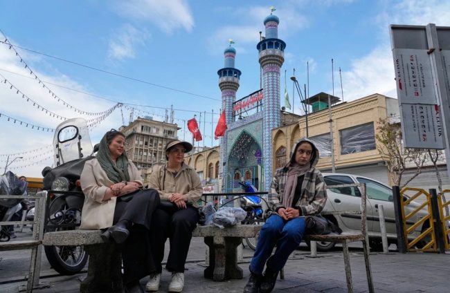 ИРАН МЕ ИЗВЕСТИ ДЕКА СЕ НАОЃА ВО КОЛАПС И ДЕКА НЕ ЗНАЕ КОЈ ЈА ВОДИ ЗЕМЈАТА, РЕЧЕ ТРАМП