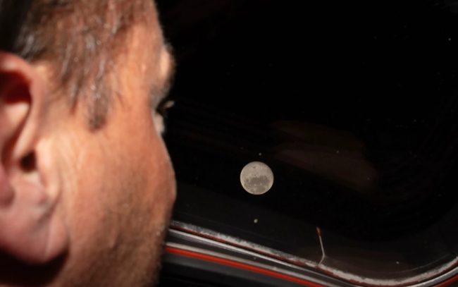 „АРТЕМИС 2“ ОТПАТУВА РЕКОРДНИ 406.771 КИЛОМЕТАР ОД ЗЕМЈАТА И УСПЕШНО ЈА ПРЕЛЕТА ДАЛЕЧНАТА СТРАНА НА МЕСЕЧИНАТА