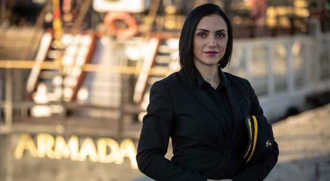 ЕЛЕНА ЛОТЕСКА-НАУМОСКА Е ПРВАТА ЖЕНА КАПЕТАН НА БРОД ВО ОХРИД