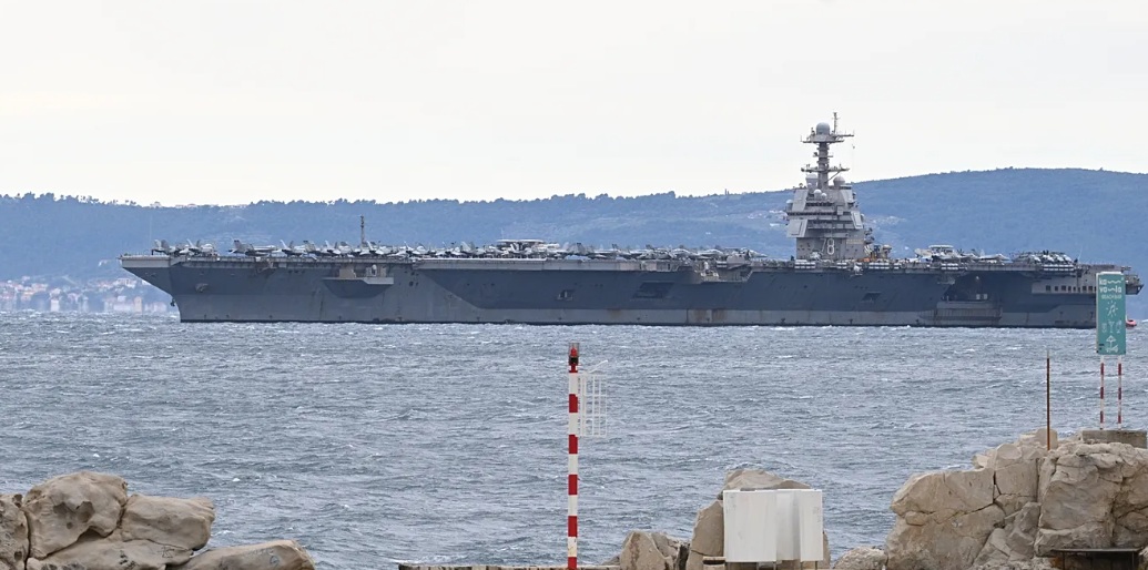 НАЈГОЛЕМИОТ НОСАЧ НА АВИОНИ НА СВЕТОТ „ЏЕРАЛД ФОРД“ СЕ ВРАЌА ВО САД ПО ПОВЕЌЕ ОД 300 ДЕНА НА МОРЕ