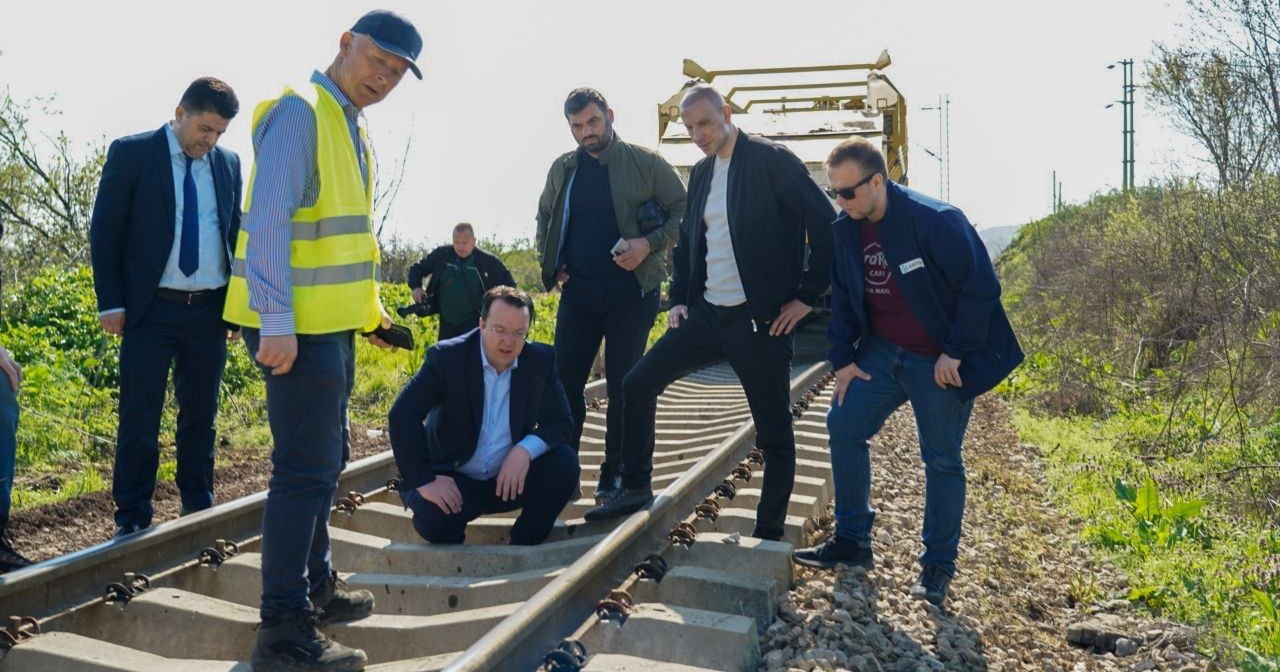 ОД СЕПТЕМВРИ ЌЕ ПРОФУНКЦИОНИРА „ГРАДСКИОТ ВОЗ“ ОД ЗЕЛЕНИКОВО ДО ТРАНСПОРТЕН ЦЕНТАР, ЦЕЛАТА МРЕЖА ТРЕБА ДА БИДЕ ГОТОВА ДО 2027 ГОДИНА, НАЈАВИ НИКОЛОСКИ ОД СЕПТЕМВРИ ЌЕ ПРОФУНКЦИОНИРА „ГРАДСКИОТ ВОЗ“ ОД ЗЕЛЕНИКОВО ДО ТРАНСПОРТЕН ЦЕНТАР, ЦЕЛАТА МРЕЖА ТРЕБА ДА БИДЕ ГОТОВА ДО 2027 ГОДИНА, НАЈАВИ НИКОЛОСКИ