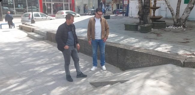 СТРМНИ И НЕБЕЗБЕДНИ СЕ РАМПИТЕ НА ПЛОШТАДОТ РЕКОНСТРУИРАН ЗА 835.000 ЕВРА, СОВЕТНИЦИТЕ НА „РЕД ЗА КУМАНОВО“ БАРААТ РЕВИЗИЈА НА ПРОЕКТОТ