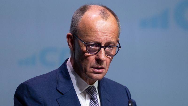 ИРАН ГИ ПОНИЖУВА САД, КАЖА МЕРЦ