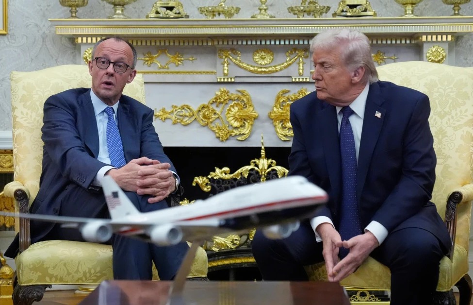 ТРАМП БИ МОЖЕЛ ДА ГО НАМАЛИ БРОЈОТ НА АМЕРИКАНСКИТЕ ВОЈНИЦИ ВО ГЕРМАНИЈА ПО КРИТИКИТЕ ОД МЕРЦ