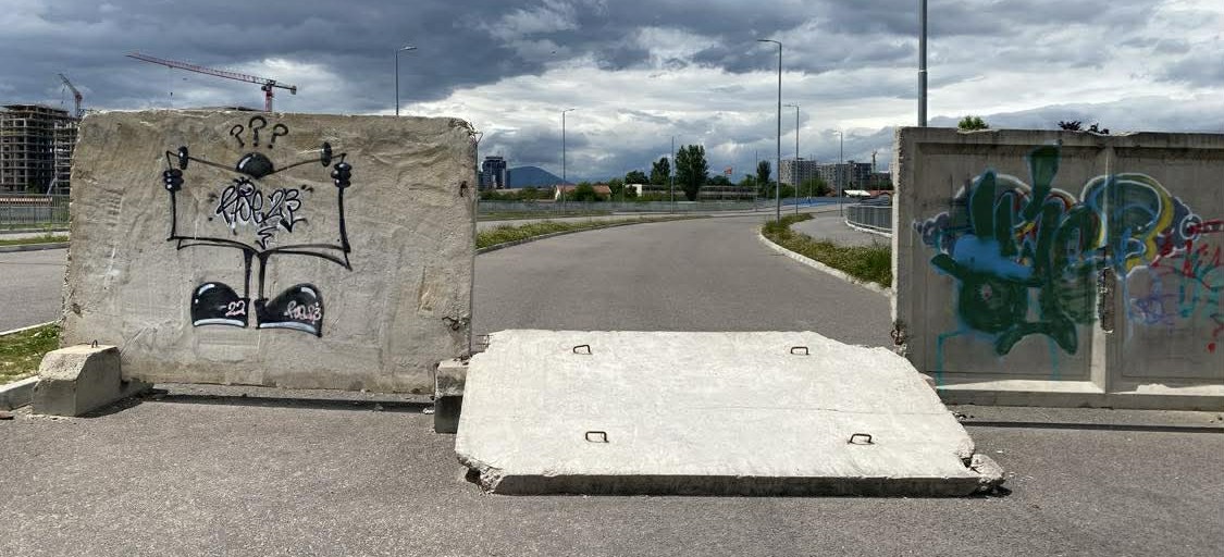 ЕКСПРОПРИЈАЦИЈАТА ГО КОЧИ ПРОБИВАЊЕТО НА БУЛЕВАРОТ ОД МОСТОТ „МИХАЈЛО АПОСТОЛСКИ“ КОН КЕРАМИДНИЦА