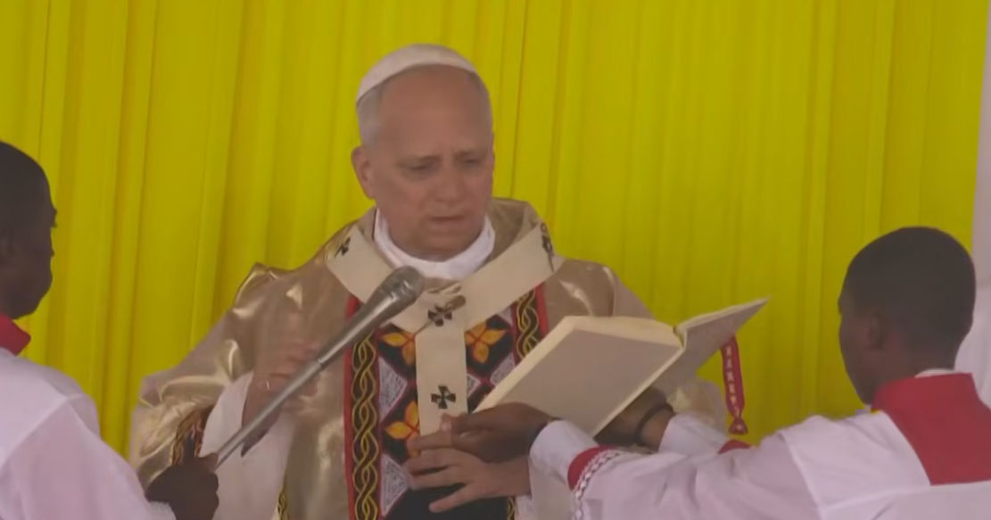 ПАПАТА ГИ ОСУДИ ТИРАНИТЕ КОИ ТРОШАТ МИЛИЈАРДИ НА ВОЈНИ НАМЕСТО НА ЛЕКУВАЊЕ И ОБРАЗОВАНИЕ