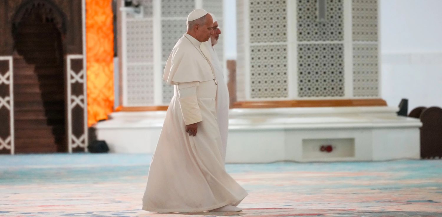 ДЕМОКРАТИИТЕ РИЗИКУВААТ ДА ПАДНАТ ВО ТИРАНИЈА НА МНОЗИНСТВОТО, ПРЕДУПРЕДИ ПАПАТА ЛАВ ПО НАПАДИТЕ ОД ТРАМП