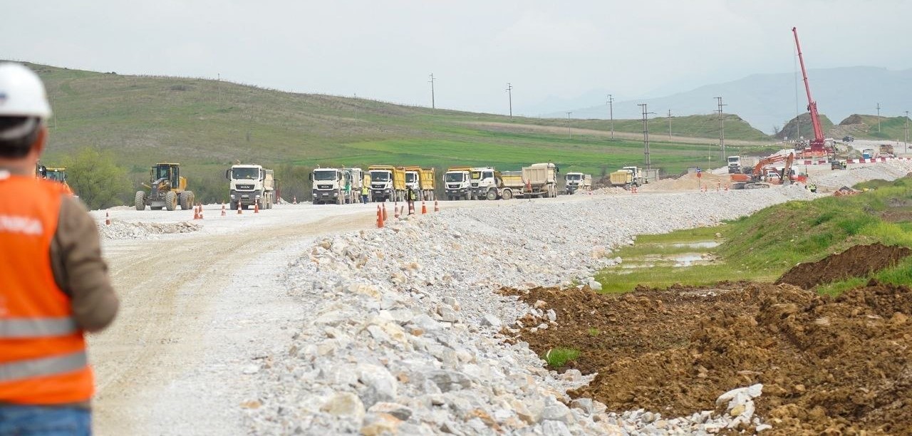 ДОДЕКА СЕ ГРАДИ АВТОПАТОТ, СО ВОЗ ЌЕ СЕ ПАТУВА НА РЕЛАЦИЈА ПРИЛЕП-БИТОЛА-ЖАБЕНИ СО ПОВРАТНА КАРТА ОД 150 ДЕНАРИ