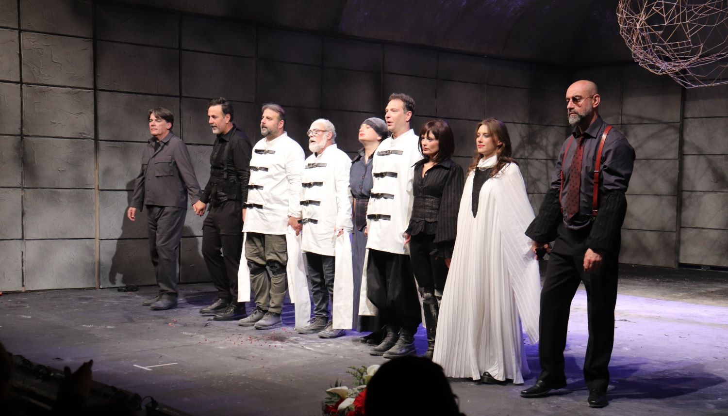 „МАЧКИНА ГЛАВА“ Е 461 ПРЕМИЕРА ЗА 80 ГОДИНИ ПОСТОЕЊЕ НА ДРАМСКИОТ ТЕАТАР ВО СКОПЈЕ (ФОТОГАЛЕРИЈА)