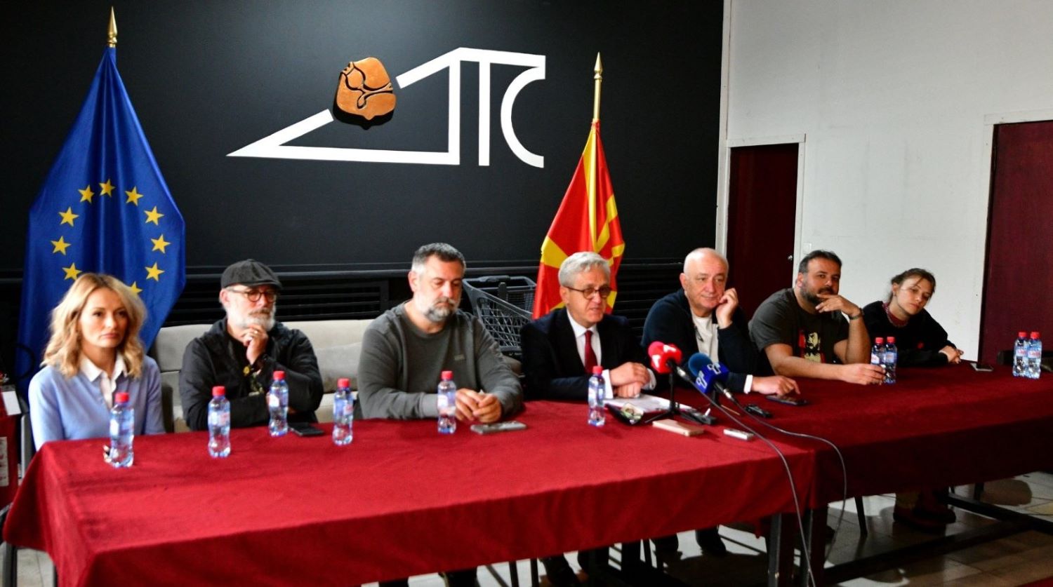 СКОПСКИОТ ДРАМСКИ ТЕАТАР СЛАВИ 80 ГОДИНИ СО ПРАИЗВЕДБА НА „МАЧКИНА ГЛАВА“ ОД АНДОНОВСКИ, ВО РЕЖИЈА НА ПРОЈКОВСКИ