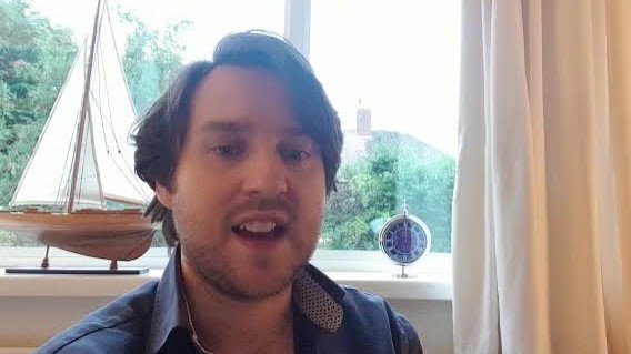 БРИТАНСКИОТ ПОЕТ ДАНИЕЛ ХАЈНДС ЈА ДОБИ НАГРАДАТА „МОСТОВИ НА СТРУГА“ НА СТРУШКИТЕ ВЕЧЕРИ НА ПОЕЗИЈАТА И УНЕСКО