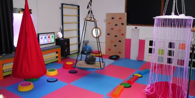 ПРВА СЕНЗОРНА СОБА СО ПЛАТФОРМА ЗА ДЕФЕКТОЛОШКИ И ЛОГОПЕДСКИ ТРЕТМАН ОТВОРЕНА ВО ГРАДИНКА ВО ВЕЛЕС