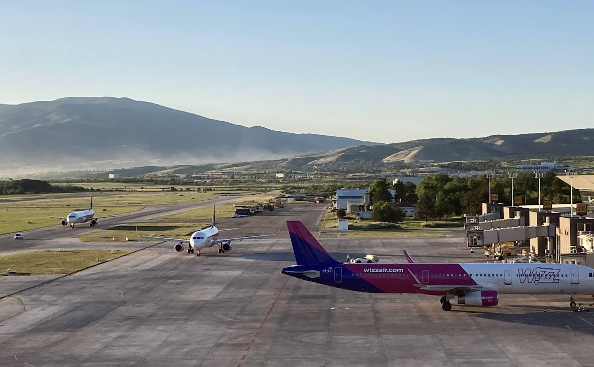 ИМА ДОВОЛНО КОЛИЧИНИ НА КЕРОЗИН НА АЕРОДРОМИТЕ ВО СКОПЈЕ И ОХРИД, ВЕЛАТ ОД МИНИСТЕРСТВОТО ЗА ТРАНСПОРТ