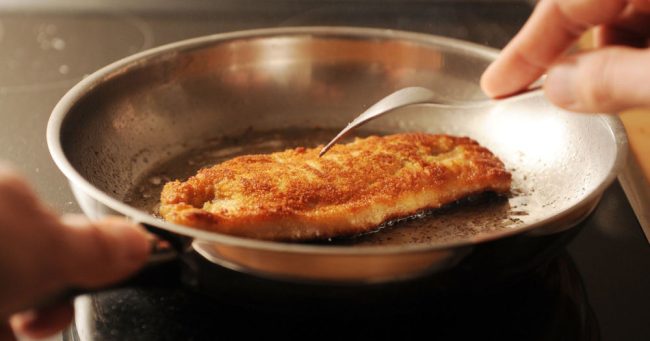 ГЕРМАНЕЦ НАПАДНАТ ОД СОСЕДОТ ЗАШТО ПРЕМНОГУ ГЛАСНО ЧУКАЛ МЕСО ЗА ШНИЦЛА