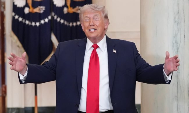 ЌЕ ГО СОБЕРЕМЕ ИРАНСКИОТ ЗБОГАТЕН УРАНИУМ И ЌЕ ГО ДОНЕСЕМЕ ВО САД, КАЖА ТРАМП