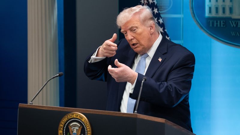 САД ЈА ИМААТ НАЈДОБРАТА И НАЈСЛАТКА НАФТА НА СВЕТОТ И ОГРОМЕН БРОЈ ТАНКЕРИ ДОАЃА ПО НЕА, КАЖА ТРАМП