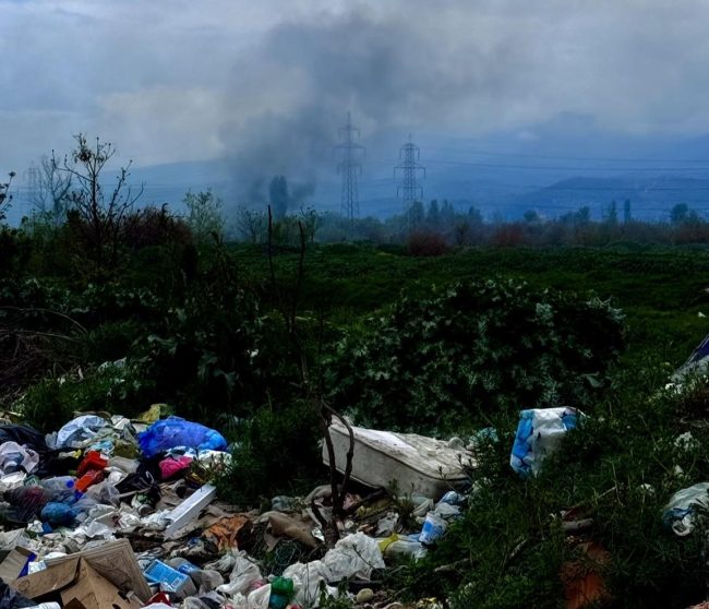 ПАК ГОРИ СКОПСКАТА ДИВА ДЕПОНИЈА ВАРДАРИШТЕ, АКО НЕМА ТРАЈНО РЕШЕНИЕ ЌЕ ИМА БЛОКАДИ