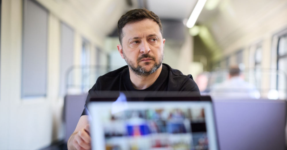 ЗЕЛЕНСКИ ЈА ОСУДИ ОДЛУКАТА НА САД ДА ДОЗВОЛАТ ПРОДАЖБА НА РУСКА НАФТА ПОРАДИ ЕНЕРГЕТСКАТА КРИЗА