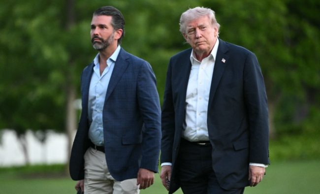 ТРАМП ВЕЛИ ДЕКА МОЖЕБИ НЕМА ДА ДОЈДЕ НА СВАДБАТА НА СИН МУ ЗАШТО МОРА ДА СЕ БАВИ СО ИРАН