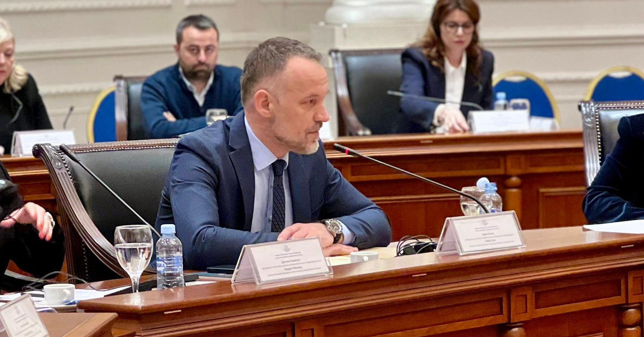ВИЦЕПРЕМИЕРОТ АРБЕН ФЕТАИ НЕ СЕ ПОЈАВИ НИТУ НА ПРАТЕНИЧКИ ПРАШАЊА, ОПОЗИЦИЈАТА ПРАШУВА КОЈ МУ ГИ ПЛАЌА ЕГЗОТИЧНИТЕ ПАТУВАЊА ДОДЕКА НЕ ДОАЃА НА РАБОТА ВИЦЕПРЕМИЕРОТ АРБЕН ФЕТАИ НЕ СЕ ПОЈАВИ НИТУ НА ПРАТЕНИЧКИ ПРАШАЊА, ОПОЗИЦИЈАТА ПРАШУВА КОЈ МУ ГИ ПЛАЌА ЕГЗОТИЧНИТЕ ПАТУВАЊА ДОДЕКА НЕ ДОАЃА НА РАБОТА